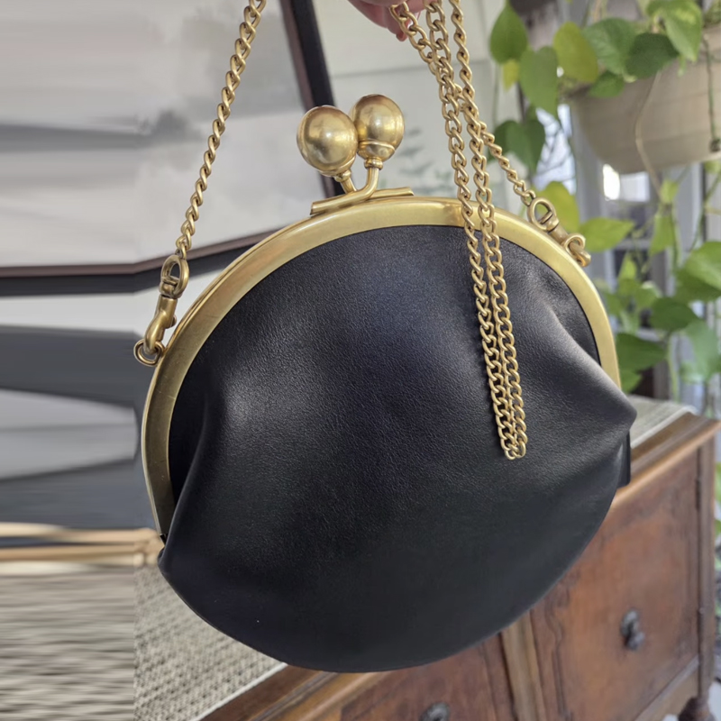 Kisslock Pouch 20cm Clutch Cli - Luxury Bags Consignment ulasan dan harga